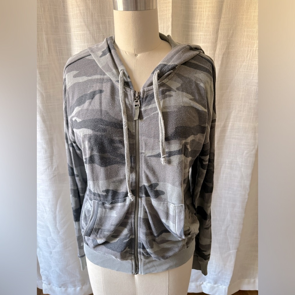 SPLENDID CAMO LIGHTWEIGHT SWEATSHIRT